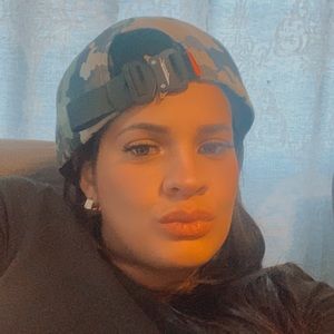 Meet your Posher, Leonella